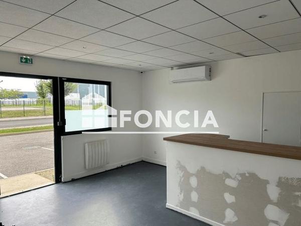 À vendre Local commercial 131 m² - Civrieux 01390