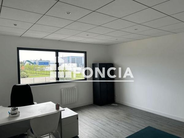 À vendre Local commercial 131 m² - Civrieux 01390