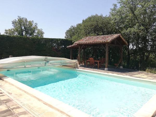 Authentique maison en pierre avec pigeonnier, dépendance et piscine