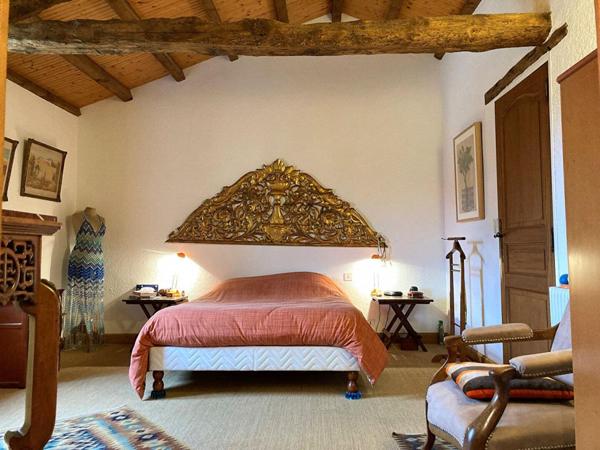 Authentique maison en pierre avec pigeonnier, dépendance et piscine