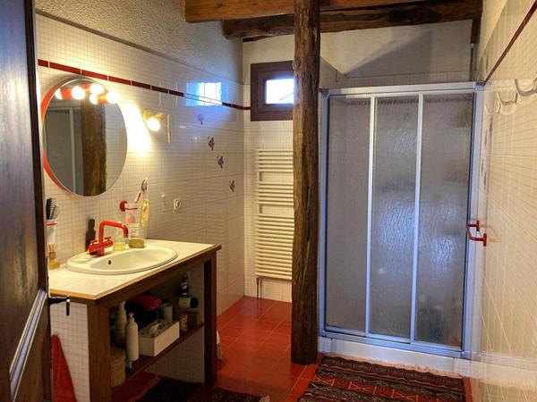 Authentique maison en pierre avec pigeonnier, dépendance et piscine