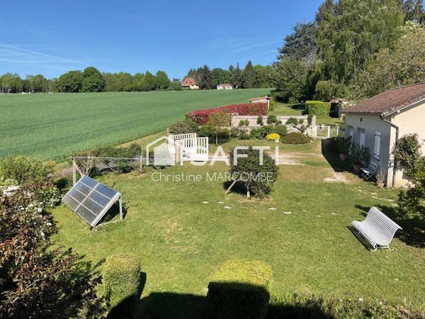 Très belle demeure en pierre avec piscine creusée, dépendances et parc arboré