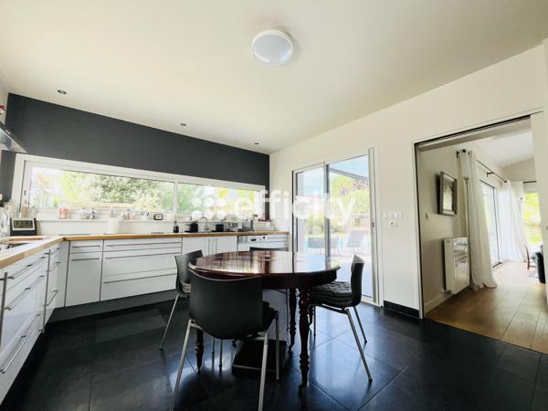 Maison
         7 pièces
        - 218 m² Bien prestige 1 191 500 € *