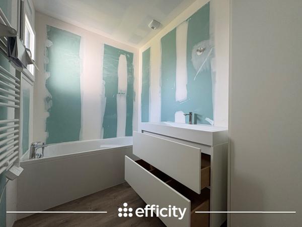Maison
         5 pièces
        - 82 m² 302 000 € *