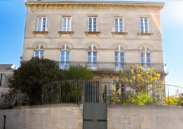 Hôtel particulier sur la ville de Saintes (17) Saintes (17100)