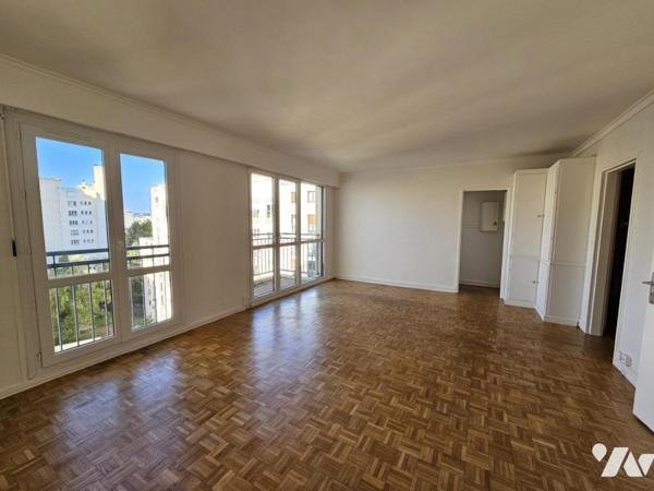 LOURMEL/JAVEL - Dernier étage vue Tour Eiffel, ascenseur, parking, cave