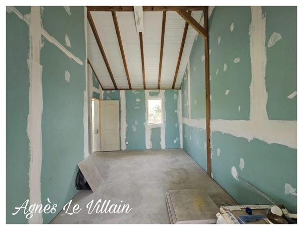 Villa à achever sur 2 200 m2 de terrain clos