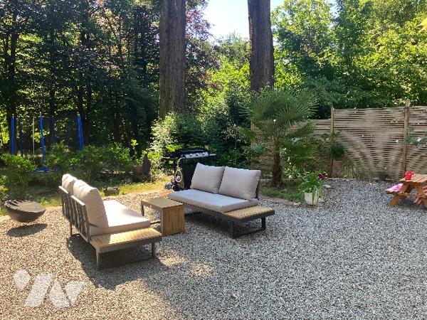 Appartement de caractère T4 rez-de-jardin dans une belle maison bourgeoise.