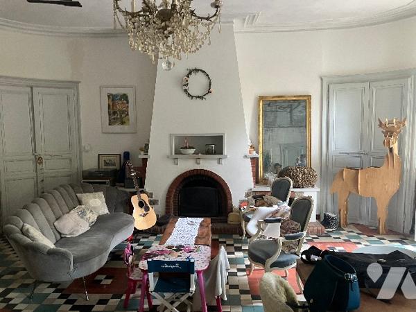 Appartement de caractère T4 rez-de-jardin dans une belle maison bourgeoise.