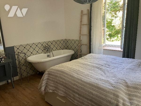 Appartement de caractère T4 rez-de-jardin dans une belle maison bourgeoise.