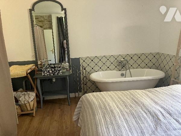 Appartement de caractère T4 rez-de-jardin dans une belle maison bourgeoise.