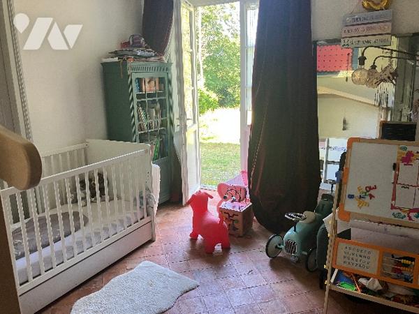 Appartement de caractère T4 rez-de-jardin dans une belle maison bourgeoise.