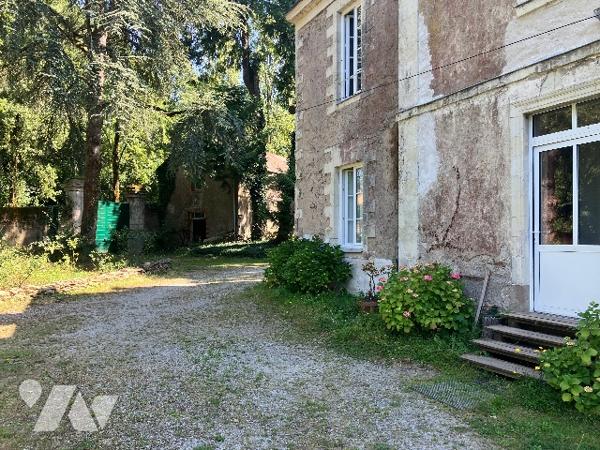 Appartement de caractère T4 rez-de-jardin dans une belle maison bourgeoise.