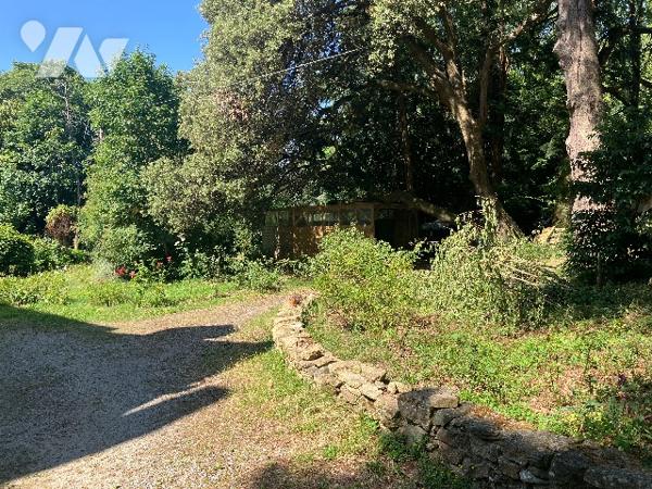 Appartement de caractère T4 rez-de-jardin dans une belle maison bourgeoise.