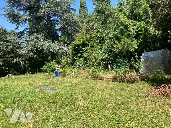 Appartement de caractère T4 rez-de-jardin dans une belle maison bourgeoise.