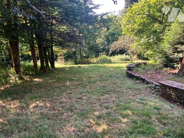 Appartement de caractère T4 rez-de-jardin dans une belle maison bourgeoise.