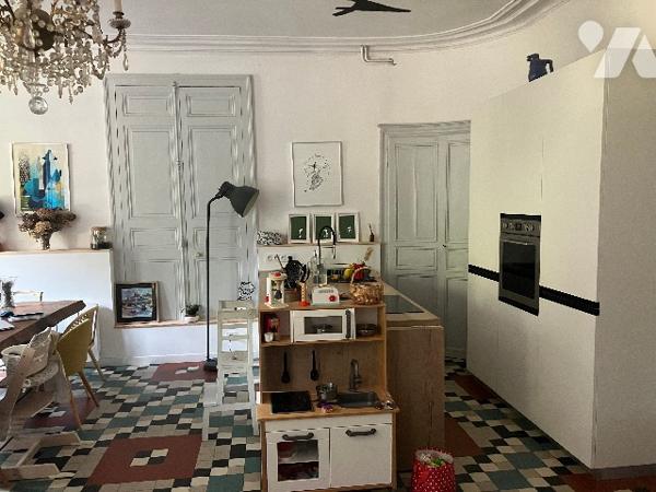 Appartement de caractère T4 rez-de-jardin dans une belle maison bourgeoise.