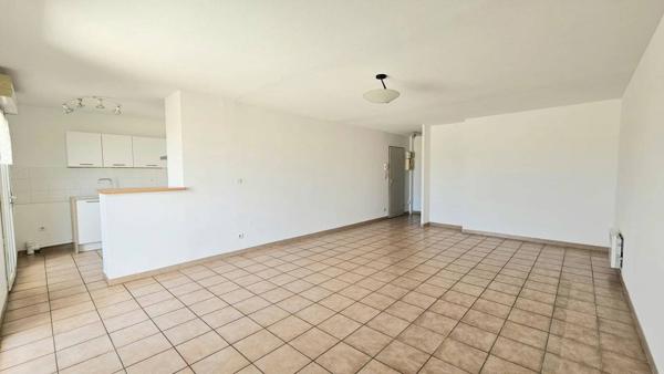 Appartement T3 - Terrasse et parking - Avenue Pierre et Marie Curie
