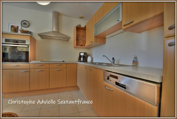 Ensemble immobilier, maison d'habitation, local commercial et gîtes sur 9127 M2