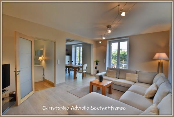 Ensemble immobilier, maison d'habitation, local commercial et gîtes sur 9127 M2