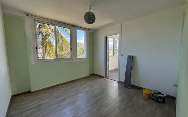 Appartement à vendre    4 pièces • 77 m2 Saint-Pierre