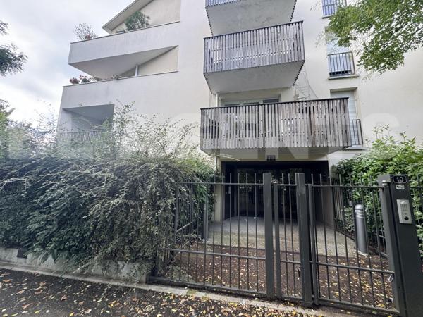  À vendre – F2 récent avec balcon et parking – Meaux quartier Dunant