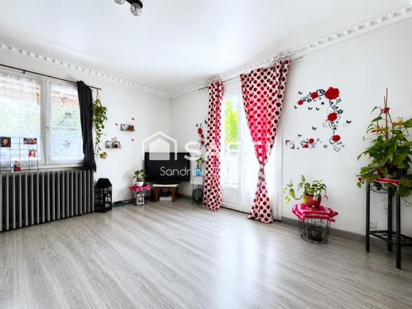 Maison avec garage vendue louée à Anet