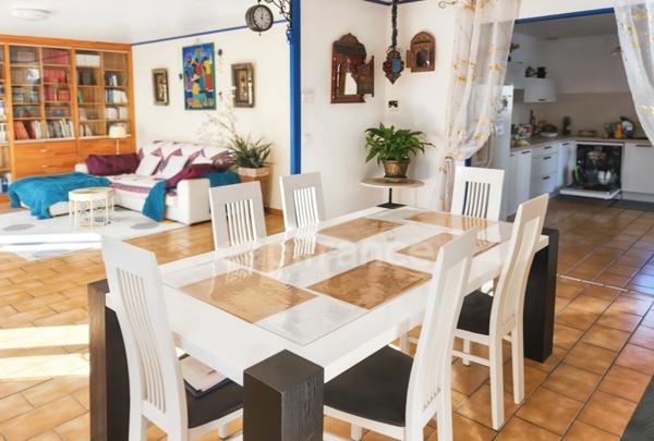 MAISON DE VILLE ET DÉPENDANCES – EN EXCLUSIVITÉ