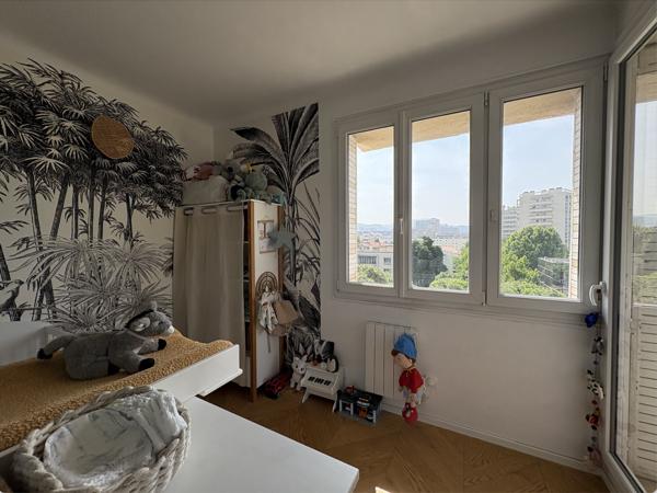 Marseille (13008) T3 en parfait état avec terrasse et vue mer