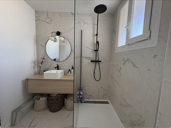 Marseille (13008) T3 en parfait état avec terrasse et vue mer