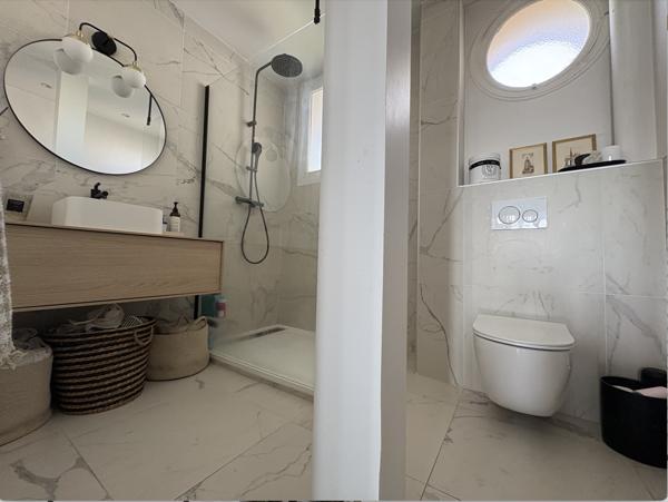 Marseille (13008) T3 en parfait état avec terrasse et vue mer