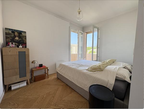 Marseille (13008) T3 en parfait état avec terrasse et vue mer