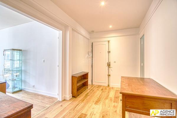 Versailles Avenue de Paris - Appartement 4 pièces 97 m² carrez 3ème étage avec ascenseur, balcons, cave et parking €635 000 ** - Référence 25301