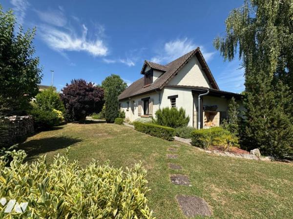 Maison indépendante d'une surface habitable d'environ 173 m² construite début des années 80  et...