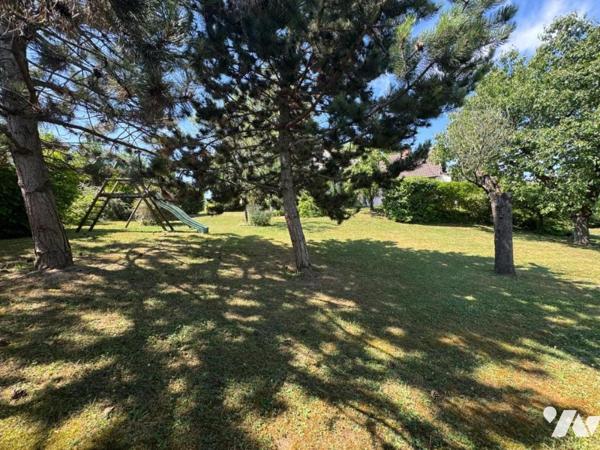 Maison indépendante d'une surface habitable d'environ 173 m² construite début des années 80  et...