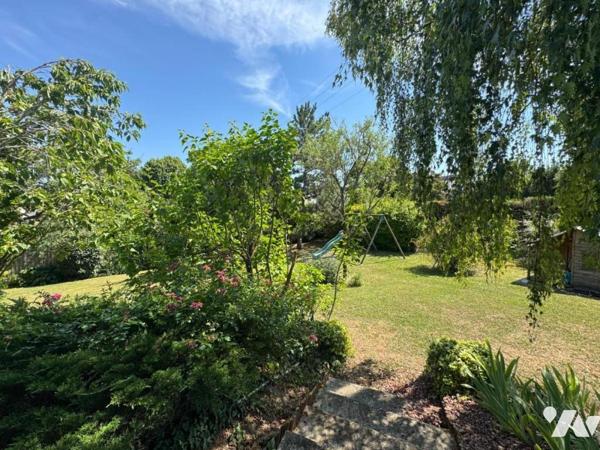 Maison indépendante d'une surface habitable d'environ 173 m² construite début des années 80  et...