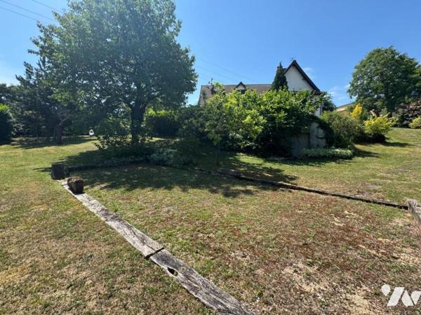 Maison indépendante d'une surface habitable d'environ 173 m² construite début des années 80  et...