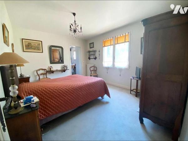 Maison indépendante d'une surface habitable d'environ 173 m² construite début des années 80  et...