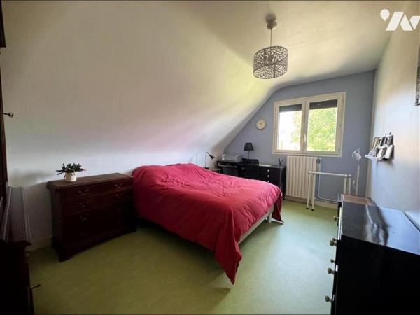 Maison indépendante d'une surface habitable d'environ 173 m² construite début des années 80  et...