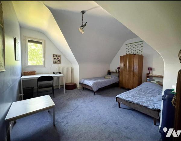 Maison indépendante d'une surface habitable d'environ 173 m² construite début des années 80  et...