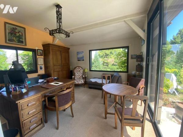 Maison indépendante d'une surface habitable d'environ 173 m² construite début des années 80  et...