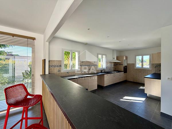 BELLE MAISON PLAIN PIED - 4 CHAMBRES - PATIO - SECTEUR CALME