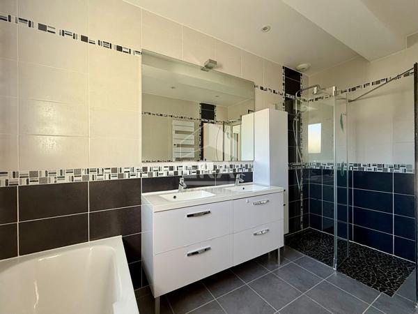 BELLE MAISON PLAIN PIED - 4 CHAMBRES - PATIO - SECTEUR CALME