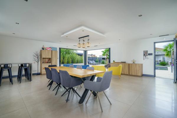 VILLA D'ARCHITECHTE - CHATEAU GOMBERT