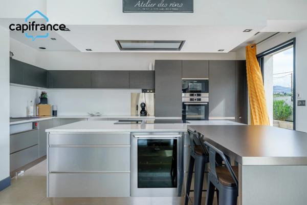 VILLA D'ARCHITECHTE - CHATEAU GOMBERT