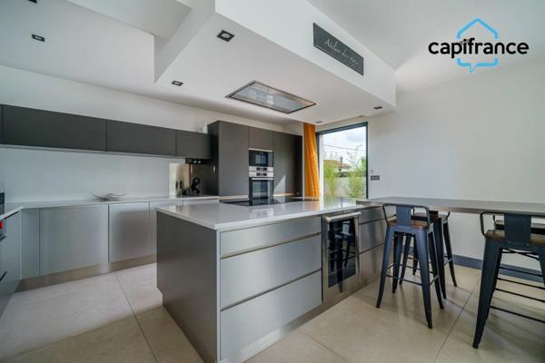 VILLA D'ARCHITECHTE - CHATEAU GOMBERT