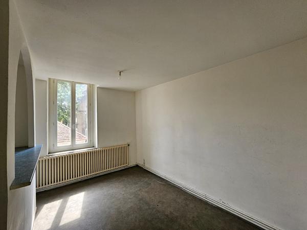 BAISSE DE PRIX SUR EXCLUSIVITE SUR AVIGNON - APPARTEMENT TYPE 3 au 1er étage IMMEUBLE DE 3 logements - CHARGES FAIBLES