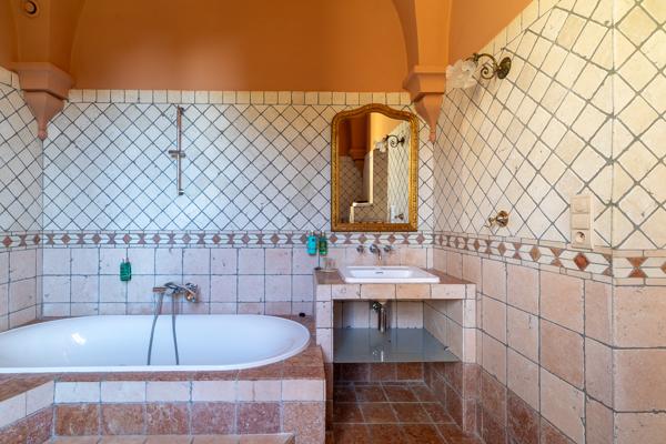 Pézenas (34120) Pézenas-Chateau d'Exception-1450m² au coeur d'un par de 4.4 ha-Prestations haut de gamme