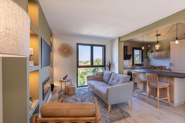 Appartement Carpentras 3 pièce(s) 73.47 m2 refait à neuf