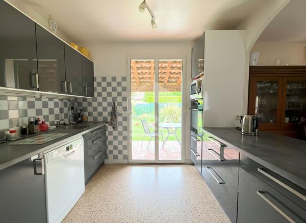 A VENDRE 13860 PEYROLLES EN PROVENCE MAISON TYPE 5 PIECES D'ENVIRON 98 M² AVEC JARDIN, PISCINE ET GARAGE